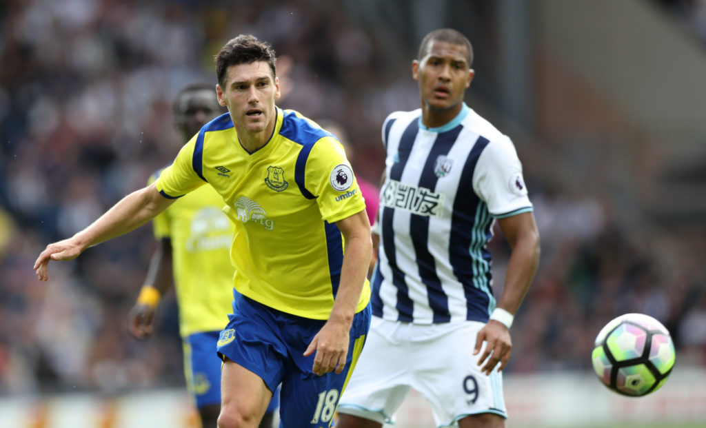 WEST BROMWICH, ENGLAND - AUGUST 20: Salomon Rondon of West Bromwich Albion and Gareth Barry of Everton during the Premier League match between West Bromwich Albion and Everton at The Hawthorns on August 20, 2016 in West Bromwich, England. (Photo by Lynne Cameron/Getty Images)