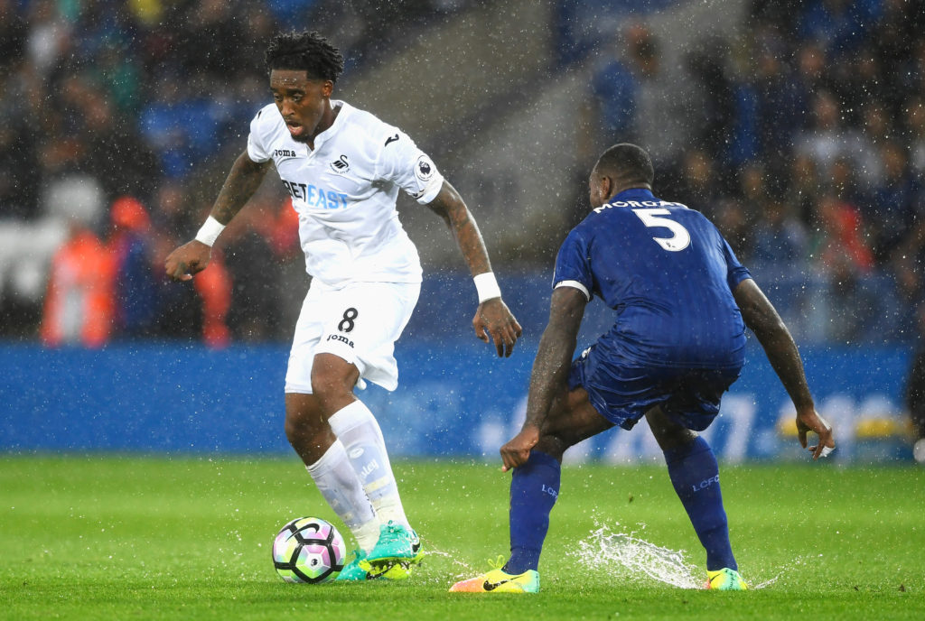 LEICESTER, ENGLAND - AUGUST 27: Leroy Fer of Swansea City (L) attempts to take the ball around (R) Wes Morgan of Leicester City during the Premier League match between Leicester City and Swansea City at The King Power Stadium on August 27, 2016 in Leicester, England.  (Photo by Stu Forster/Getty Images)