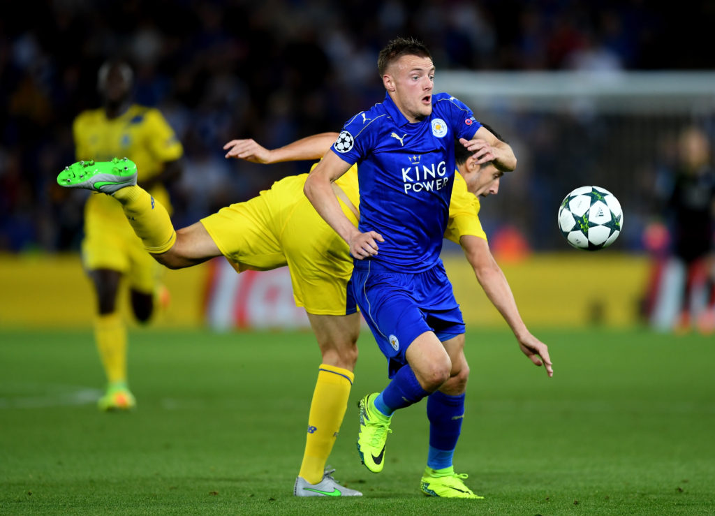 LEICESTER, ENGLAND - SEPTEMBER 27:  Jamie Vardy of Leicester City breaks clear during the UEFA Champions League Group G match between Leicester City FC and FC Porto at The King Power Stadium on September 27, 2016 in Leicester, England.  (Photo by Shaun Botterill/Getty Images)