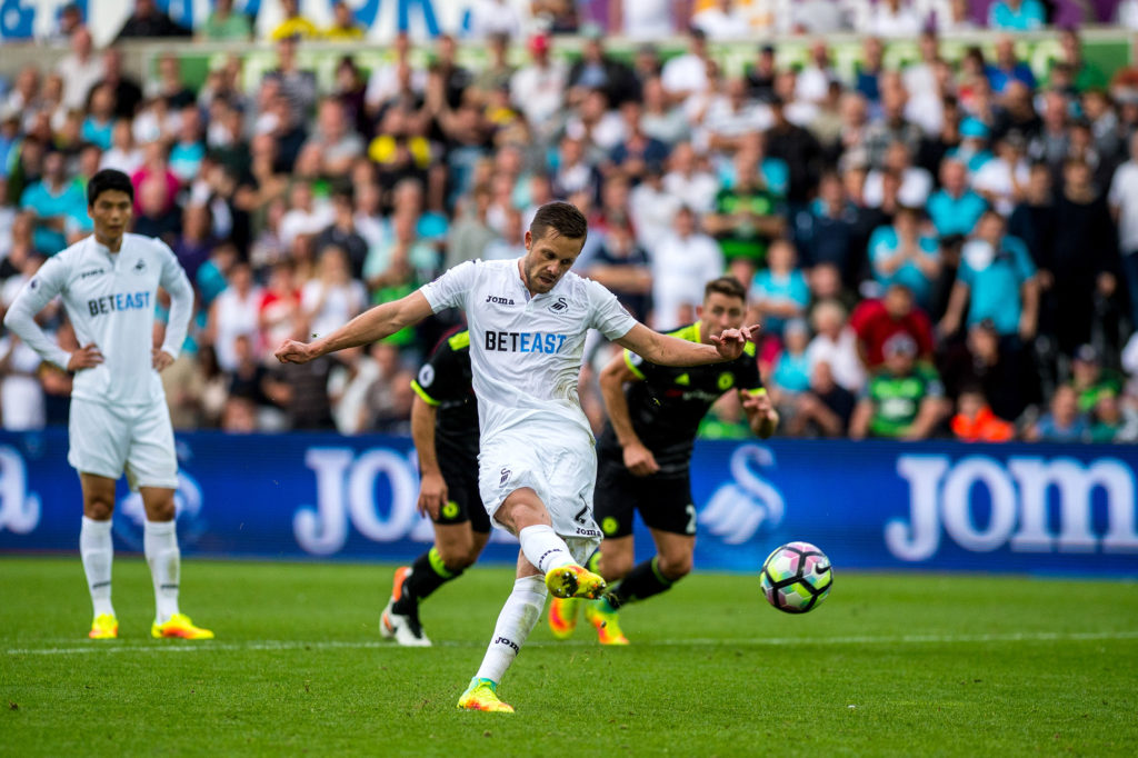 Sigurdsson going nowhere this summer insist Swansea City