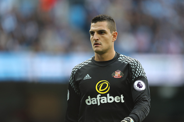 Sunderland keeper Mannone training like never before ahead of return