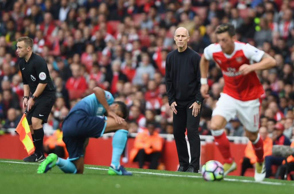 LONDON, ENGLAND - OCTOBER 15: Bob Bradley, Manager of Swansea City looks on  during the Premier League match between Arsenal and Swansea City at Emirates Stadium on October 15, 2016 in London, England.  (Photo by Mike Hewitt/Getty Images)