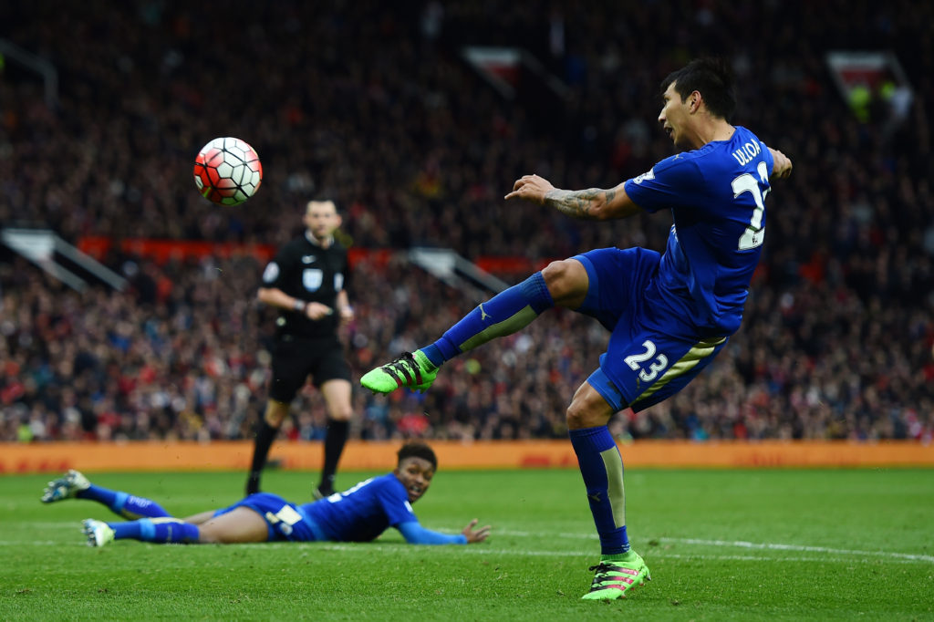 MANCHESTER, UNITED KINGDOM - MAY 01: Leonardo Ulloa of Leicester City misses a chance during the Barclays Premier League match between Manchester United and Leicester City at Old Trafford on May 1, 2016 in Manchester, England. (Photo by Laurence Griffiths/Getty Images)