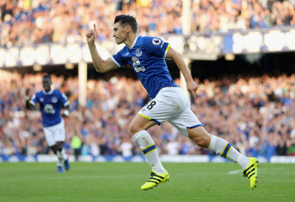 LIVERPOOL, ENGLAND - SEPTEMBER 17: Gareth Barry of Everton scores his sides first goal on his 600th preimer leauge apperance during the Premier League match between Everton and Middlesbrough at Goodison Park on September 17, 2016 in Liverpool, England. (Photo by Richard Heathcote/Getty Images)
