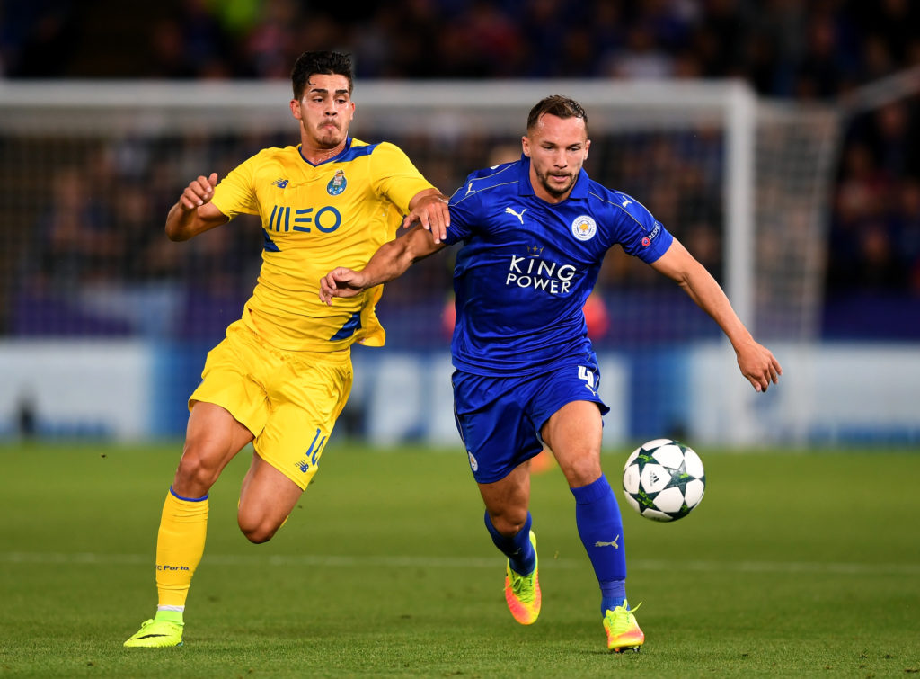LEICESTER, ENGLAND - SEPTEMBER 27: Daniel Drinkwater of Leicester City battles with Andre Silva of FC Porto during the UEFA Champions League Group G match between Leicester City FC and FC Porto at The King Power Stadium on September 27, 2016 in Leicester, England. (Photo by Shaun Botterill/Getty Images)