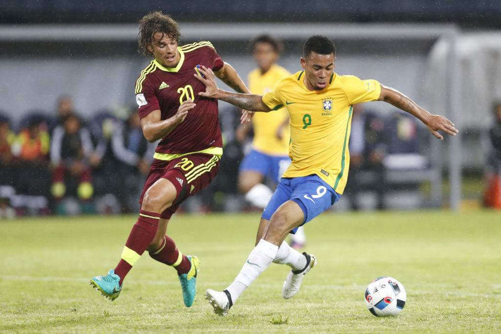 MERIDA, VENEZUELA - OCTOBER 11: Gabriel Jesus of Brazil fights for the ball with Rolf Feltscher of Venezuela during a match between Venezuela and Brazil as part of FIFA 2018 World Cup Qualifiers at Metropolitano Stadium on October 11, 2016 in Merida, Venezuela. (Photo by Nelson Pulido/LatinContent/Getty Images)