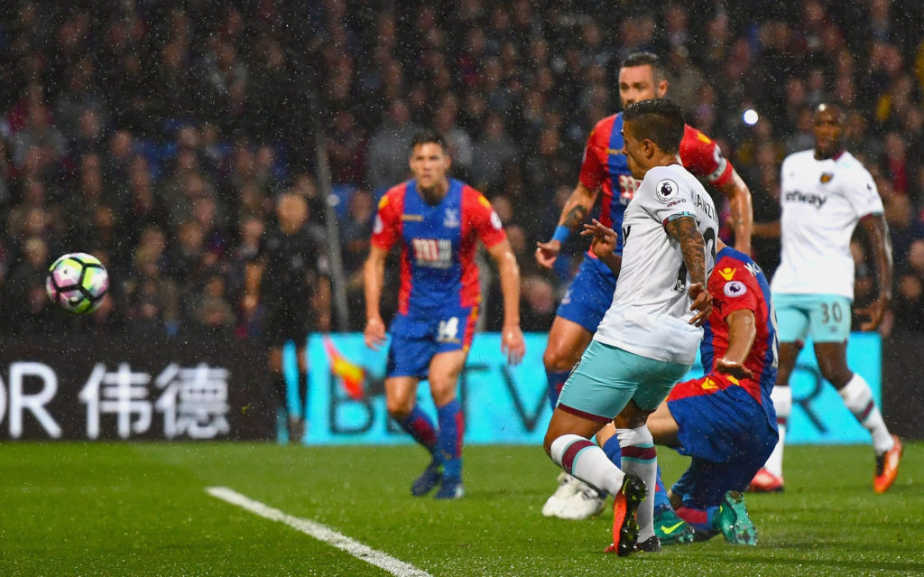 LONDON, ENGLAND - OCTOBER 15: Manuel Lanzini of West Ham United scores the opening goal during the Premier League match between Crystal Palace and West Ham United at Selhurst Park on October 15, 2016 in London, England.  (Photo by Dan Mullan/Getty Images)