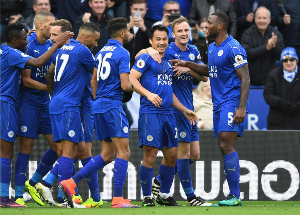 LEICESTER, ENGLAND - OCTOBER 22: Shinji Okazaki of Leicester City (C) celebrates scoring his sides second goal with his Leicester City team mates during the Premier League match between Leicester City and Crystal Palace at The King Power Stadium on October 22, 2016 in Leicester, England. (Photo by Michael Regan/Getty Images)