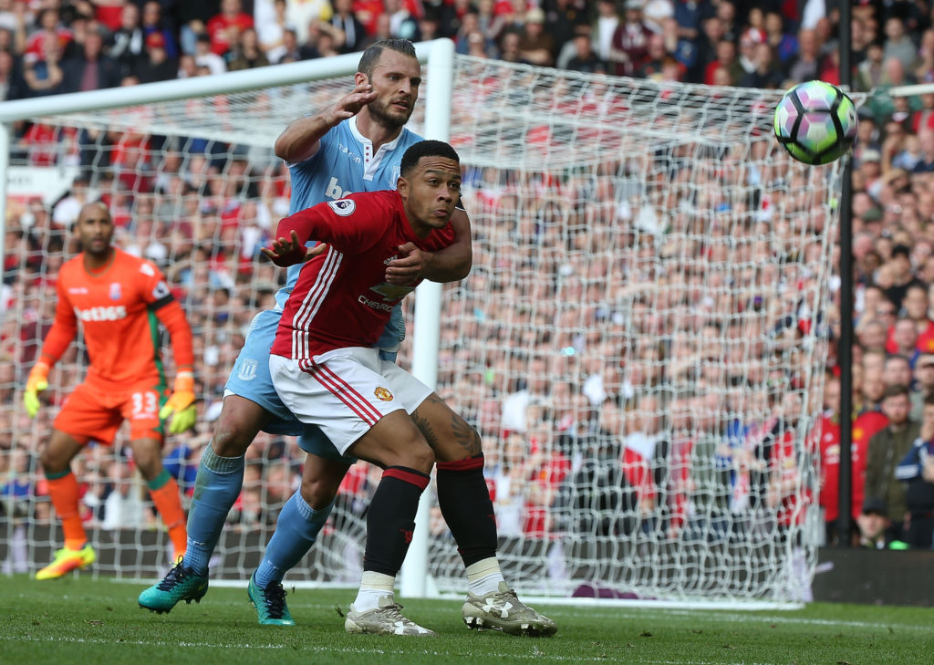 Everton-target Depay cagey over Manchester United future