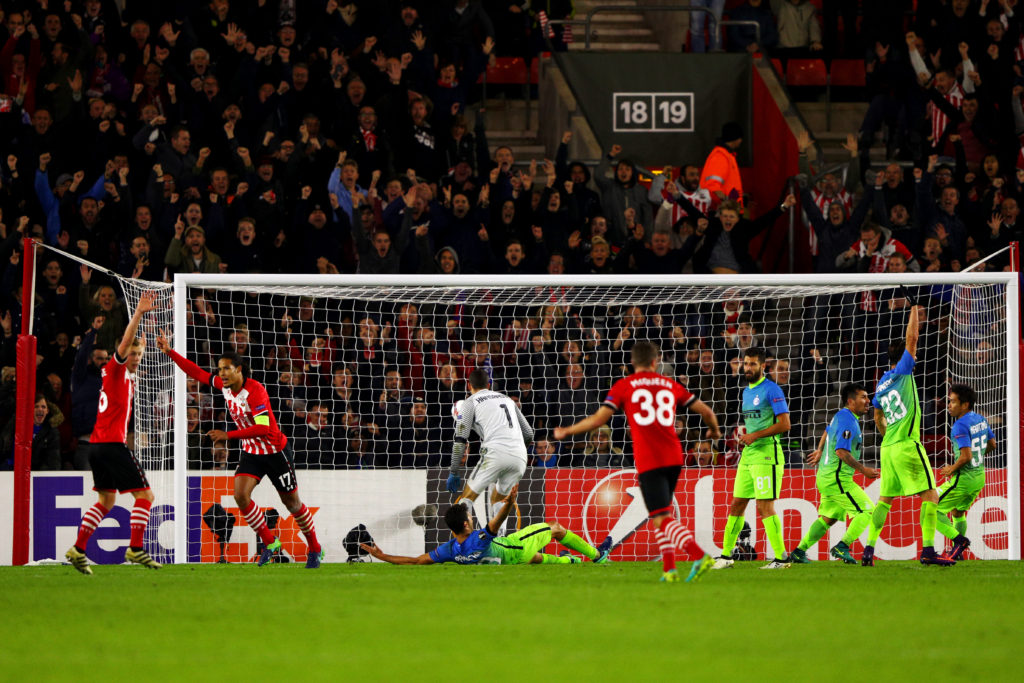 SOUTHAMPTON, ENGLAND - NOVEMBER 03: Virgil van Dijk of Southampton celebrates after scoring his team's first goal during the UEFA Europa League Group K match between Southampton FC and FC Internazionale Milano at St Mary's Stadium on November 3, 2016 in Southampton, England. (Photo by Ian Walton/Getty Images)