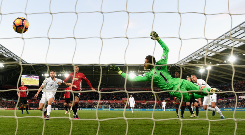 SWANSEA, WALES - NOVEMBER 06: Swansea player Mike van der Hoorn (r) heads the Swansea goal past goalkeeper David De Gea during the Premier League match between Swansea City and Manchester United at Liberty Stadium on November 6, 2016 in Swansea, Wales.  (Photo by Stu Forster/Getty Images)