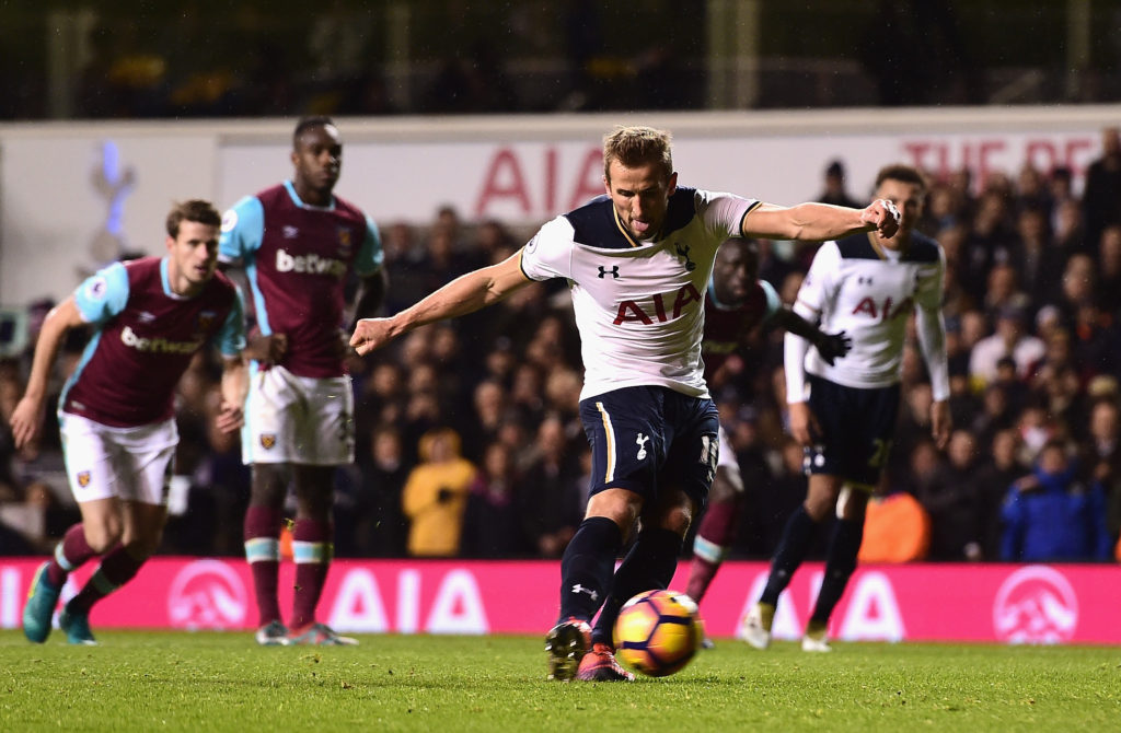 Carragher urges Spurs to concentrate on FA Cup