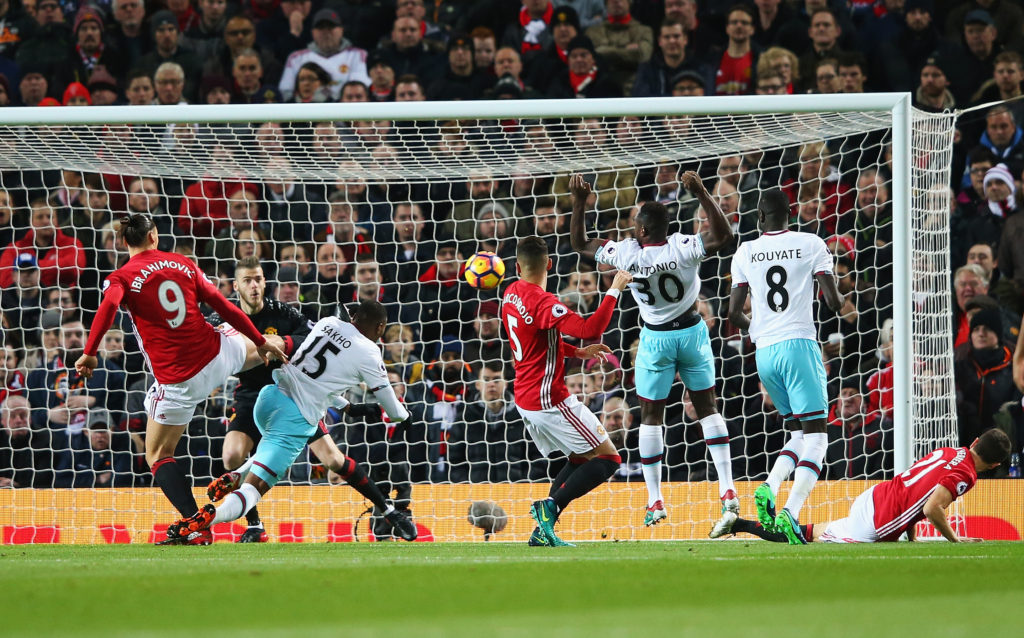 MANCHESTER, ENGLAND - NOVEMBER 27: Diafra Sakho of West Ham United scores his sides first goal during the Premier League match between Manchester United and West Ham United at Old Trafford on November 27, 2016 in Manchester, England. (Photo by Alex Livesey/Getty Images)