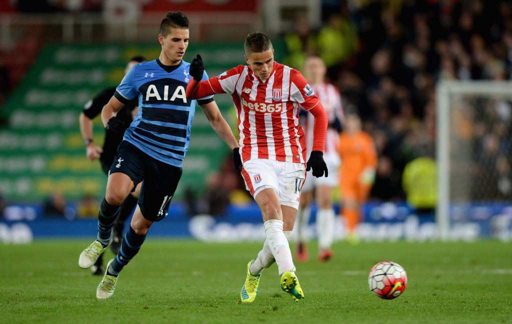 Stoke assistant Bowen excited for Afellay return