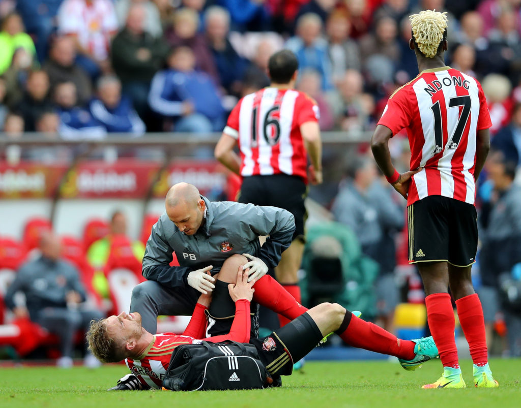 SUNDERLAND, ENGLAND - OCTOBER 01:  Jan Kirchhoff of Sunderland recives treatment from the medical team during the Premier League match between Sunderland and West Bromwich Albion at Stadium of Light on October 1, 2016 in Sunderland, England.  (Photo by Clive Brunskill/Getty Images)