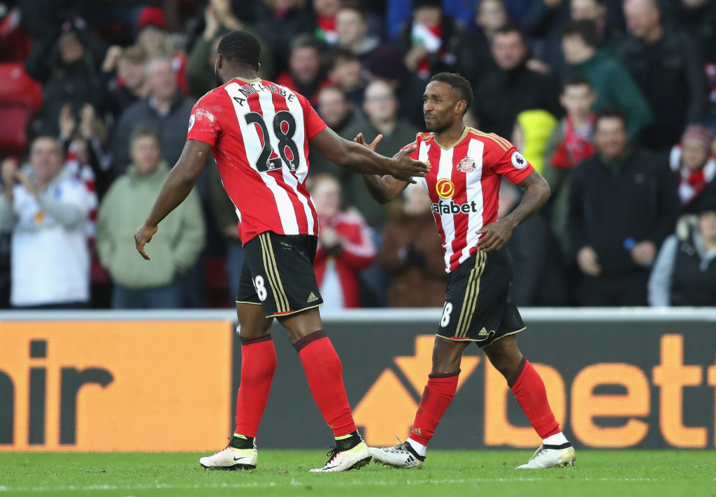 SUNDERLAND, ENGLAND - NOVEMBER 19:  Jermain Defoe of Sunderland (R) celebrates scoring his sides first goal, and his 150th preimer leauge goal with Victor Anichebe of Sunderland (L) during the Premier League match between Sunderland and Hull City at Stadium of Light on November 19, 2016 in Sunderland, England.  (Photo by Chris Brunskill/Getty Images)
