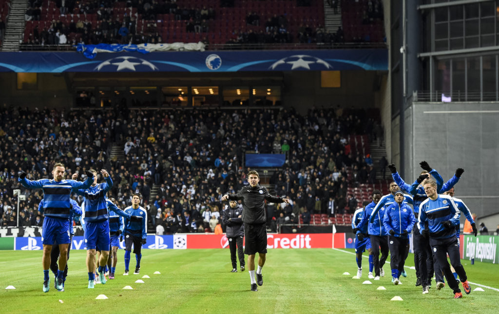 Leicester City's players warm up prior to the UEFA Champions League group G football match between FC Copenhagen and Leicester City FC at the Telia Parken stadium in Copenhagen on November 2, 2016. / AFP / JONATHAN NACKSTRAND (Photo credit should read JONATHAN NACKSTRAND/AFP/Getty Images)