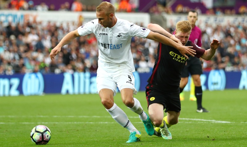 Van der Hoorn: Swansea must stop Zlatan