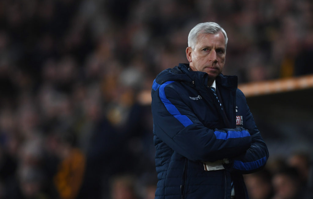 HULL, ENGLAND - DECEMBER 10:  Alan Pardew manager of Crystal Palace looks on during the Premier League match between Hull City and Crystal Palace at KCOM Stadium on December 10, 2016 in Hull, England.  (Photo by Gareth Copley/Getty Images)