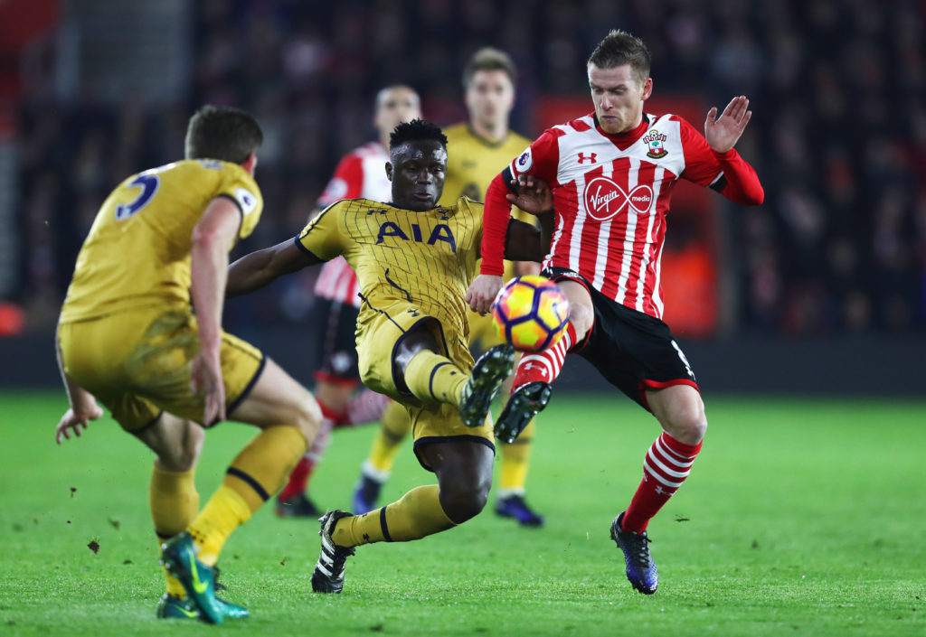 SOUTHAMPTON, ENGLAND - DECEMBER 28:  Victor Wanyama of Tottenham Hotspur battles with Steven Davis of Southampton during the Premier League match between Southampton and Tottenham Hotspur at St Mary's Stadium on December 28, 2016 in Southampton, England.  (Photo by Julian Finney/Getty Images)
