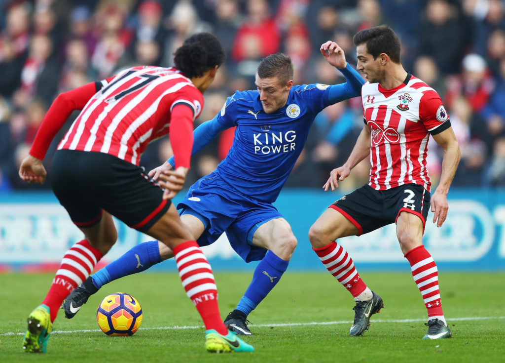 SOUTHAMPTON, ENGLAND - JANUARY 22:  Jamie Vardy (C) of Leicester City competes for the ball against Cedric Soares (R) and Virgil van Dijk (L) of Southampton compete for the ball during the Premier League match between Southampton and Leicester City at St Mary's Stadium on January 22, 2017 in Southampton, England.  (Photo by Michael Steele/Getty Images)