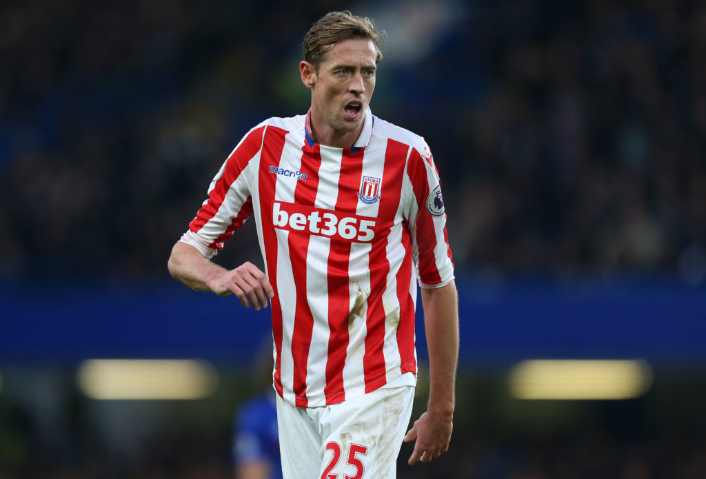 Ex-Stoke boss Macari advises club to keep Peter Crouch