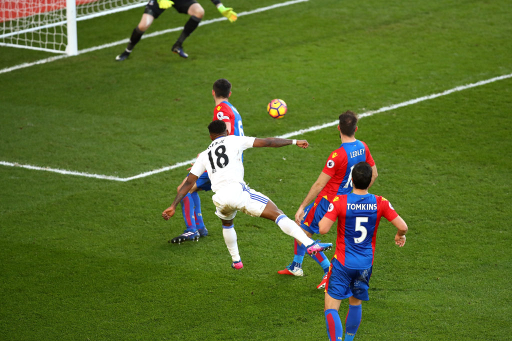 LONDON, ENGLAND - FEBRUARY 04: Jermain Defoe of Sunderland (L) scores his sides third goal during the Premier League match between Crystal Palace and Sunderland at Selhurst Park on February 4, 2017 in London, England. (Photo by Dean Mouhtaropoulos/Getty Images)