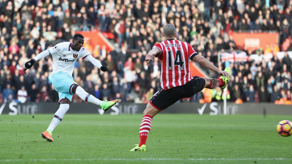 SOUTHAMPTON, ENGLAND - FEBRUARY 04: Pedro Obiang of West Ham United (L) scores his sides second goal during the Premier League match between Southampton and West Ham United at St Mary's Stadium on February 4, 2017 in Southampton, England. (Photo by Bryn Lennon/Getty Images)