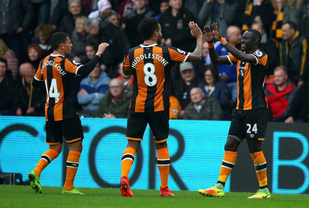 HULL, ENGLAND - MARCH 11:  Oumar Niasse of Hull City (R) celebrates with team mates as he scores their second goal during the Premier League match between Hull City and Swansea City at KCOM Stadium on March 11, 2017 in Hull, England.  (Photo by Alex Livesey/Getty Images)