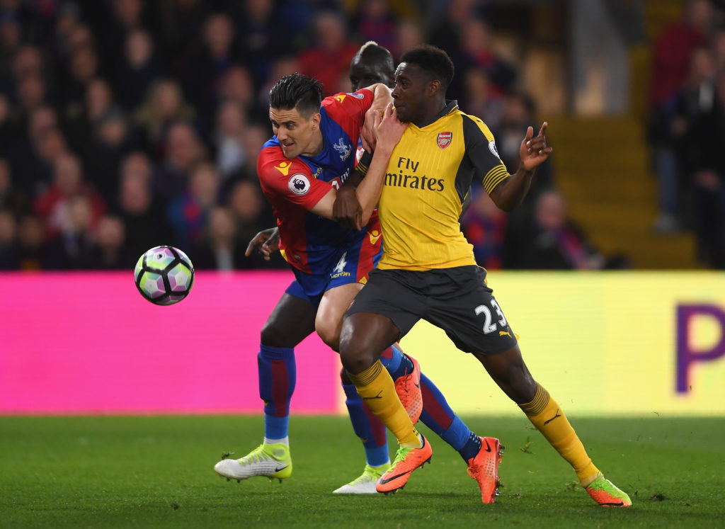 LONDON, ENGLAND - APRIL 10:  Martin Kelly of Crystal Palace and Danny Welbeck of Arsenal battle for the ball during the Premier League match between Crystal Palace and Arsenal at Selhurst Park on April 10, 2017 in London, England.  (Photo by Mike Hewitt/Getty Images)
