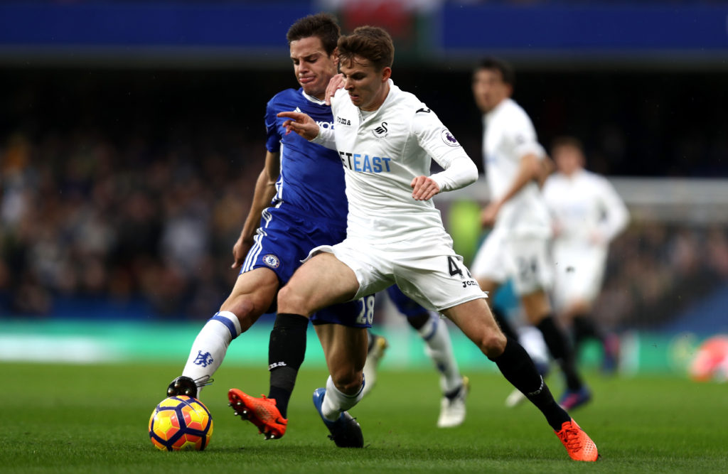 LONDON, ENGLAND - FEBRUARY 25: Cesar Azpilicueta of Chelsea (L) and Tom Carroll of Swansea City (R) battle for possession during the Premier League match between Chelsea and Swansea City at Stamford Bridge on February 25, 2017 in London, England. (Photo by Bryn Lennon/Getty Images)