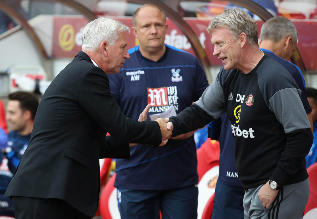 SUNDERLAND, ENGLAND - SEPTEMBER 24:  Alan Pardew manager of Crystal Palace and David Moyes manager of Sunderland shake hands prior to the Premier League match between Sunderland and Crystal Palace at the Stadium of Light on September 24, 2016 in Sunderland, England.  (Photo by Steve Welsh/Getty Images)