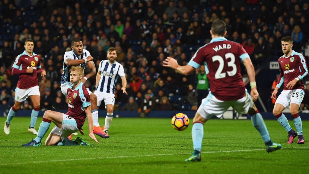 WEST BROMWICH, ENGLAND - NOVEMBER 21:  Jose Salomon Rondon of West Bromwich Albion (2L) scores their fourth goal during the Premier League match between West Bromwich Albion and Burnley at The Hawthorns on November 21, 2016 in West Bromwich, England.  (Photo by Laurence Griffiths/Getty Images)