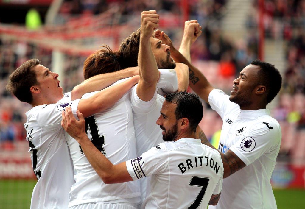 SUNDERLAND - ENGLAND - MAY 13: Fernando Llorente of Swansea City (C) celebrates his goal with team mates  during to the Premier League match between Sunderland and Swansea City at the Stadium of Light on May 13, 2017 in Sunderland, England. (Photo by Athena Pictures/Getty Images)