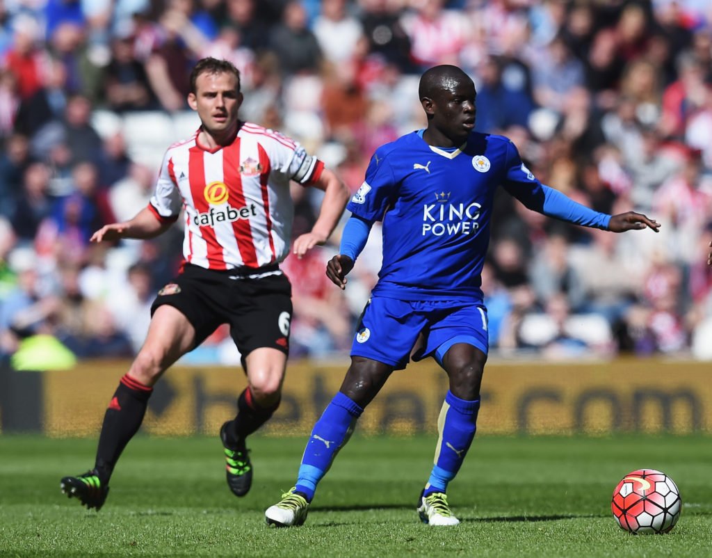 SUNDERLAND, UNITED KINGDOM - APRIL 10: Ngolo Kante of Leicester City is watched by Lee Cattermole of Sunderland during the Barclays Premier League match between Sunderland and Leicester City at the Stadium of Light on April 10, 2016 in Sunderland, England. (Photo by Michael Regan/Getty Images)