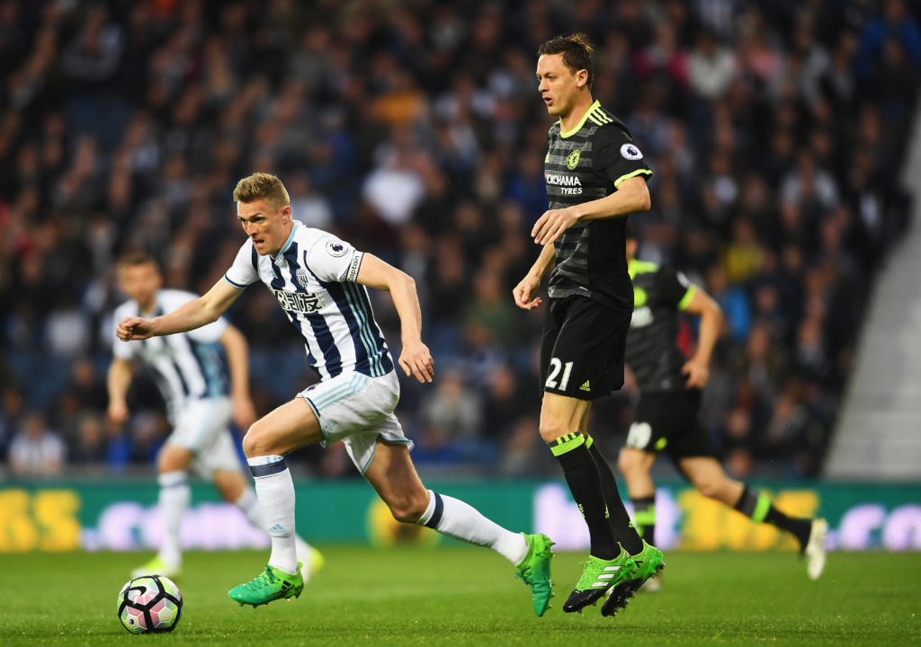 WEST BROMWICH, ENGLAND - MAY 12:  Darren Fletcher of West Bromwich Albion is put under pressure from Nemanja Matic of Chelsea during the Premier League match between West Bromwich Albion and Chelsea at The Hawthorns on May 12, 2017 in West Bromwich, England.  (Photo by Laurence Griffiths/Getty Images)